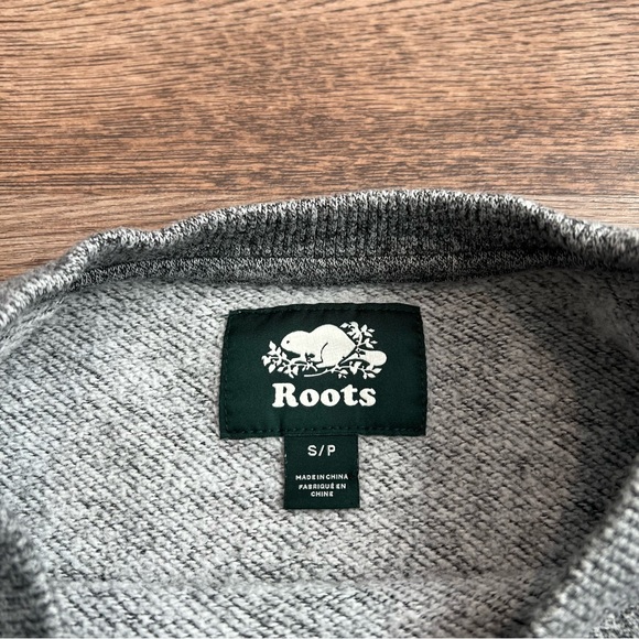 Roots Small Grey Crewneck Sweatshirt Cozy Pullover Beaver Logo Casual Athleisure - Picture 3 of 8